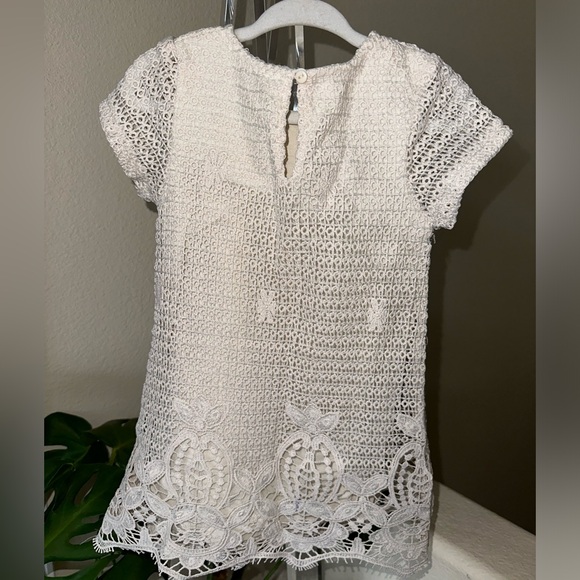 Beautiful  Lace Dress - Picture 2 of 3